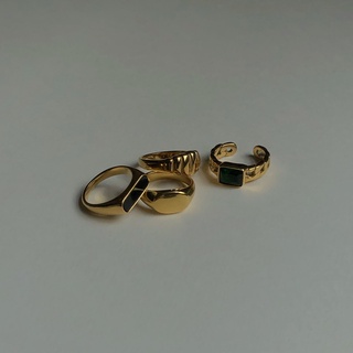 HER WAREHOUSE - Horizontal / Tiered / Black stone / Emerald cubic rings