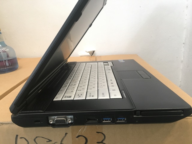 โน๊ตบุ๊ค มือสองสภาพดี โน๊ตบุ๊ค  Fujitsu A572/E Cpu intel Core i3 2370M@2.0 ghz RamDDR3 4 GB Hdd sata