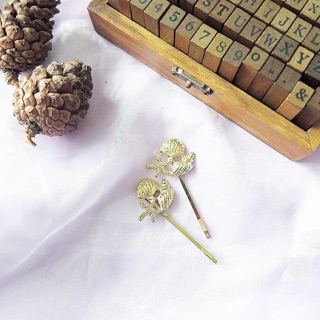 Into-the-sea hair pins
