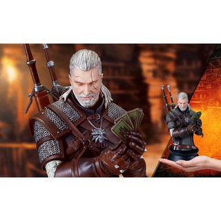 ฟิกเกอร์ THE WITCHER 3 WILD HUNT GERALT PLAYING GWENT BUST - DARK HORSE