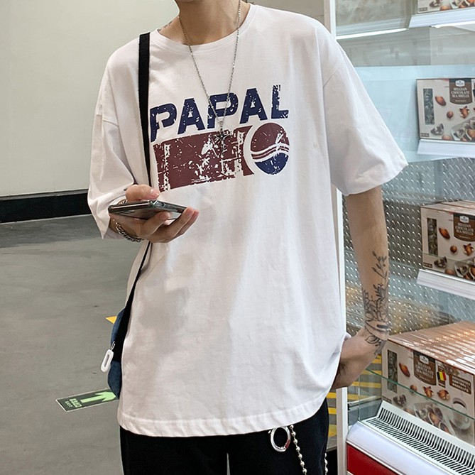 SUNDAY2020 เสื้อยืดสกรีนลายสไตล์วินเทจ แต่ใส่แล้วเป็นเหตุให้สาวๆเหลี่ยวมองจนคอเคล็ด