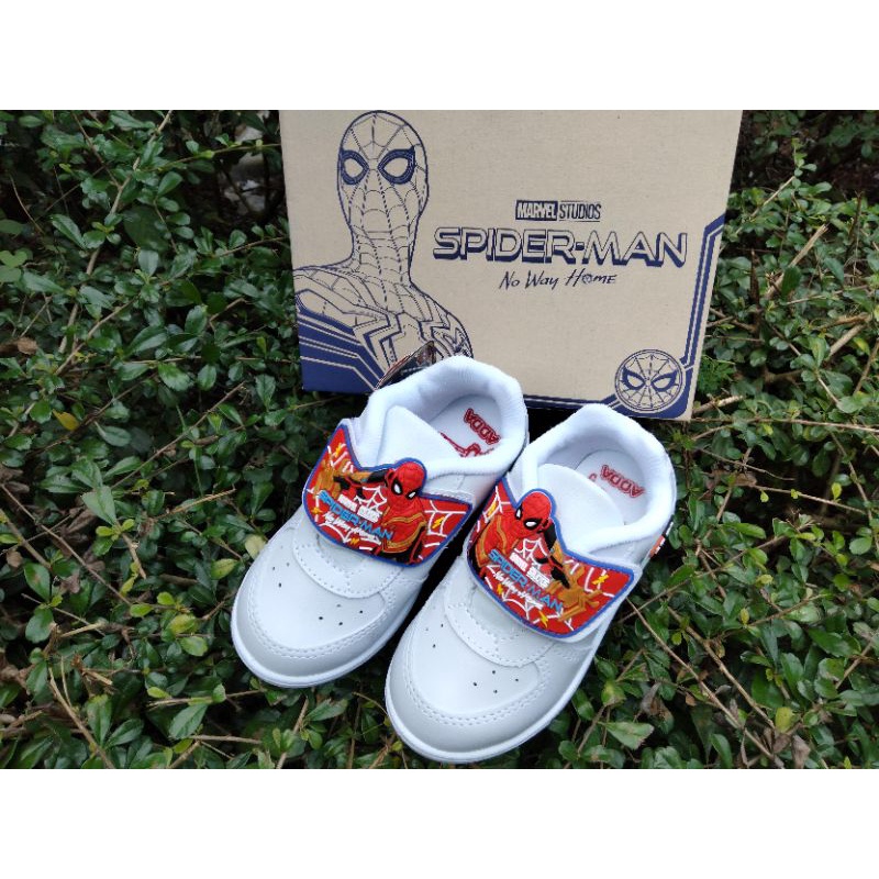 รองเท้านักเรียนสไปเดอร์แมน