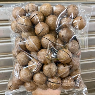ถั่วแมคคาเดเมียร์แบบมีเปลือก น้ำหนัก500 กรัม
