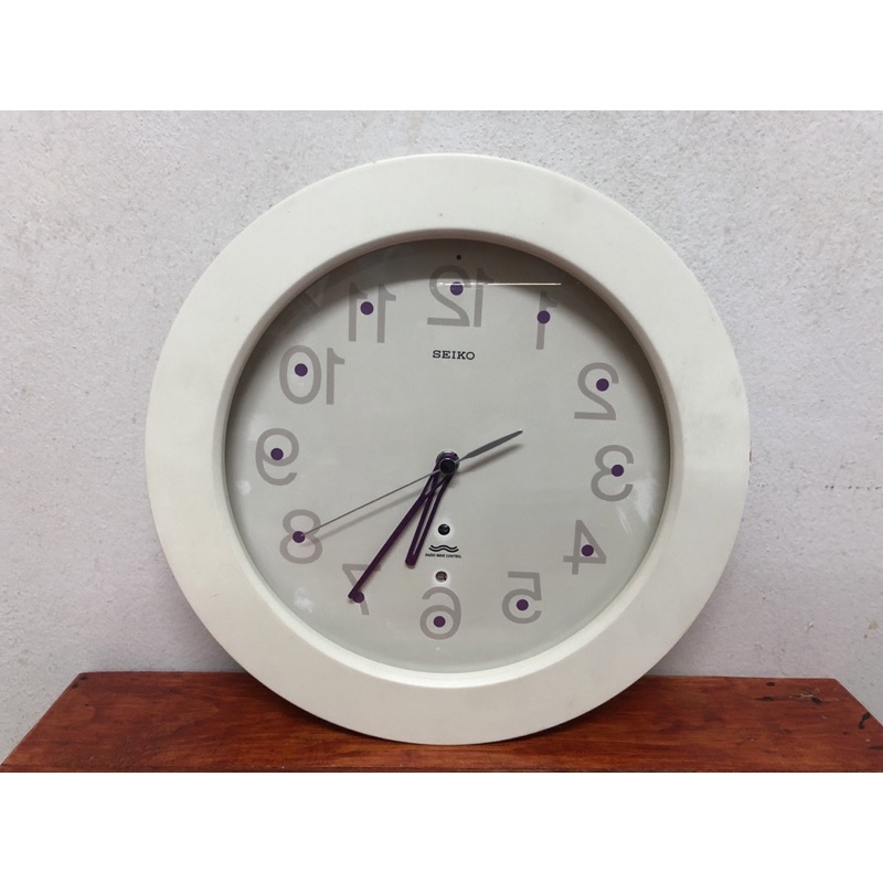 SEIKO radio wave control นาฬิกาแขวนผนังมือสองญี่ปุ่น(ตัวเลขกลับด้านเก๋ๆ)