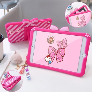 For iPad 10.2 Gen9 Gen8 Gen7 Gen6 Pro 11 2022 2020 2021 10.5 9.7 2018 2017 Air 5 4 3 2 ipad9 iPad5 iPad6 Air5 Air4 Air3 mini6 mini 1 2 3 4 mini5 เปลือก Cartoon Barbie doll Soft TPU Case เคสซิลิโคน