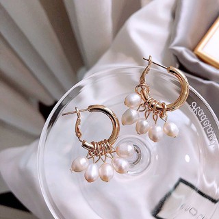 ต่างหูมุกแบบห่วง  Gold Mini Pearl Hoop Earrings