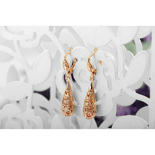 ROXI 18K ต่างหู หยดน้ำภายในลวดลายยอดไม้ม้วน 18K