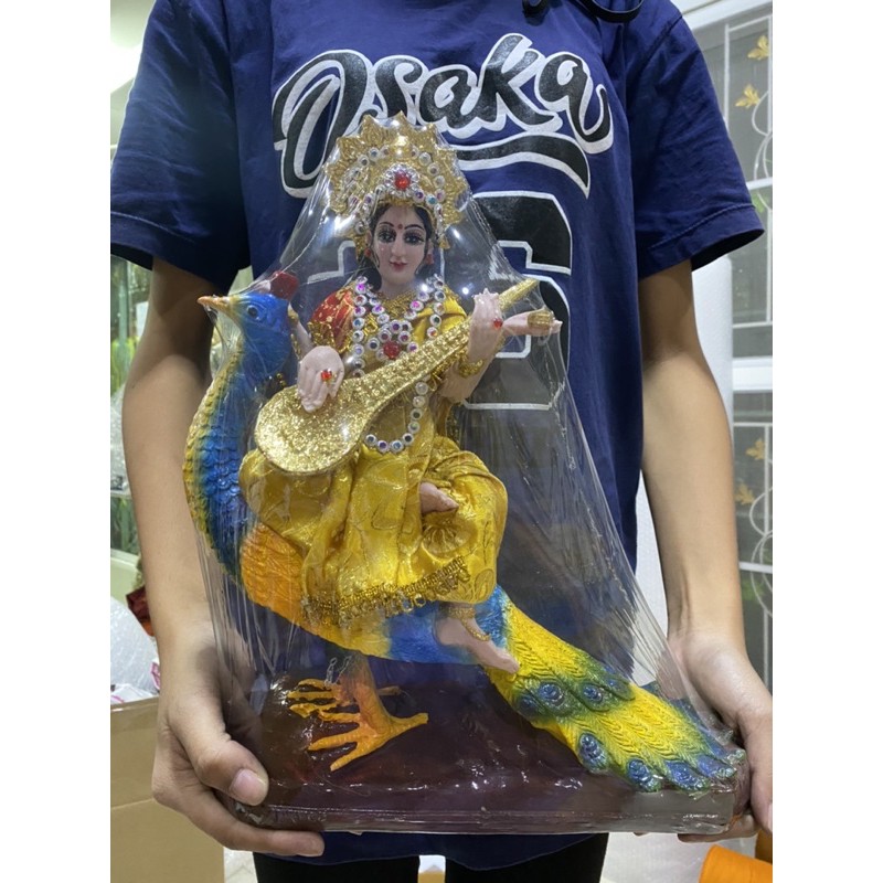 พระเเม่สุรัสวดี เทวีเเห่งโชคลาภสติปัญญา องค์ใหญ่