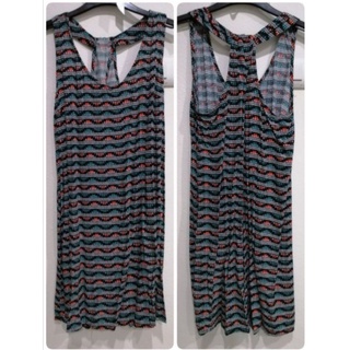 Used. Old Navy เดรสสั้น ลายกราฟฟิก อก 32-34 Size S