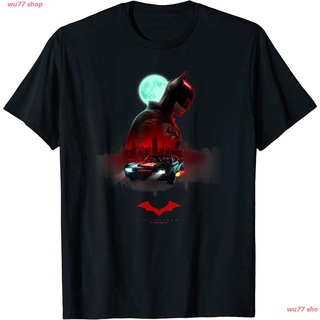 New The Batman Batmobile Full Moon Silhouette T-Shirt แบทแมน เสื้อยืดผู้ชาย ดพิมพ์ลาย เสื้อยืดผ้าฝ้าย คอกลม ความนิยม dis