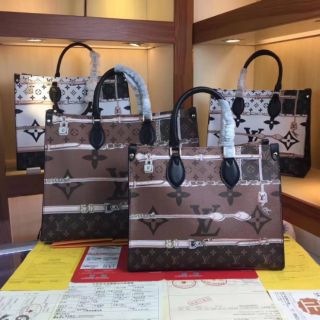 กระเป๋า​ Shopping Bags​ 30​ cm.​ Louis​ Vuitton​