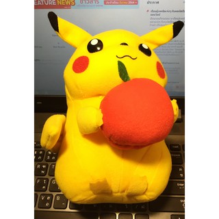 pokemon 1998ของแท้มี ลิกขสิทธิ์ลูกต้องVINTAGE Pikachu have an apple 8" plush BANPRESTO