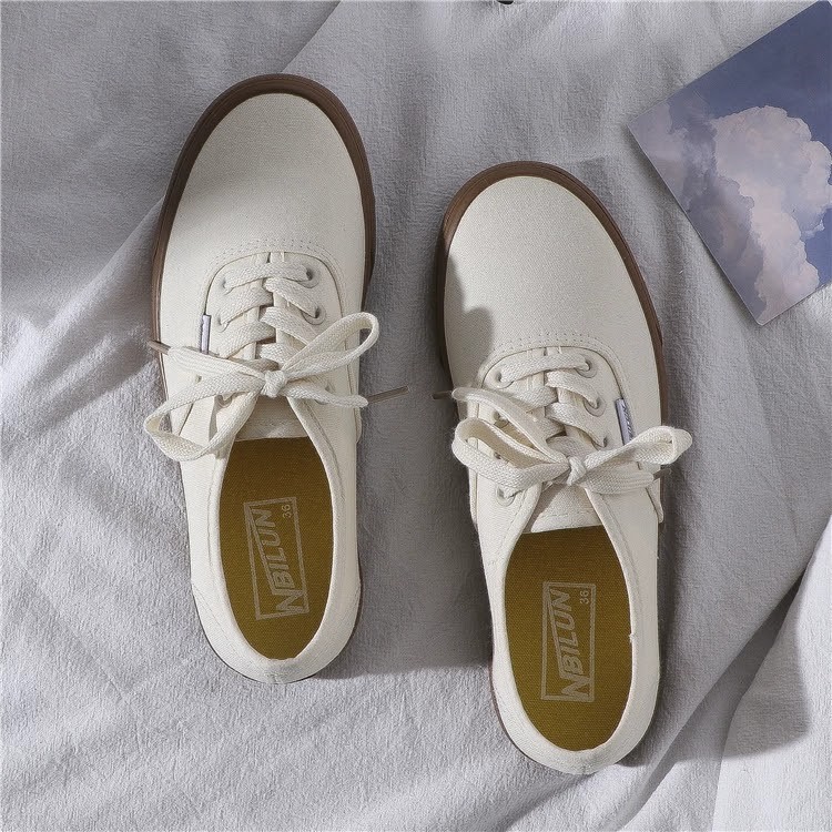 "พร้อมส่ง" [size:35-44]  รองเท้าผ้าใบสีครีมพื้นน้ำตาล แนวสตรีท วินเทจ