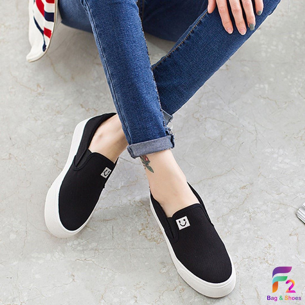 🚨F2 พร้อมส่ง🚨 รองเท้าผ้าใบ ลายหน้ายิ้ม ทรงสลิปออน 2 สี เบอร์ 35-40