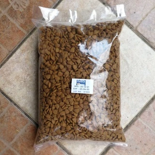 ออสเทค แบ่งขาย 1 kg. ซีลอย่างดี อาหารเม็ดแมวโต ขนและผิวหนัง ป้องกันนิ่ว เค็มน้อย
