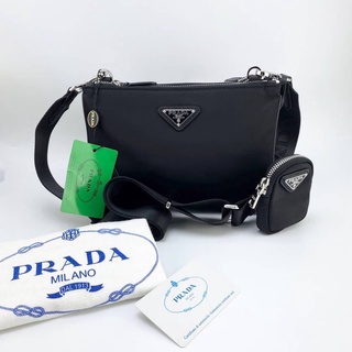 PRADA BLACK RE-NYLON AND LEATHER BAG 2IN1 กระเป๋าสะพายข้าง ครอสบอดี้ ปราด้า ผ้าไนล่อนสีดำ ทรงสี่เหลี่ยมผืนผา triangle