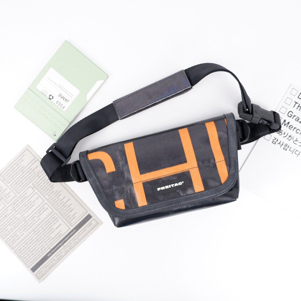กระเป๋า Freitag Messenger bag รุ่น F153 JAMIE ผ้าใบสีขาวปริ้น มือ 1 แท็คห้อย