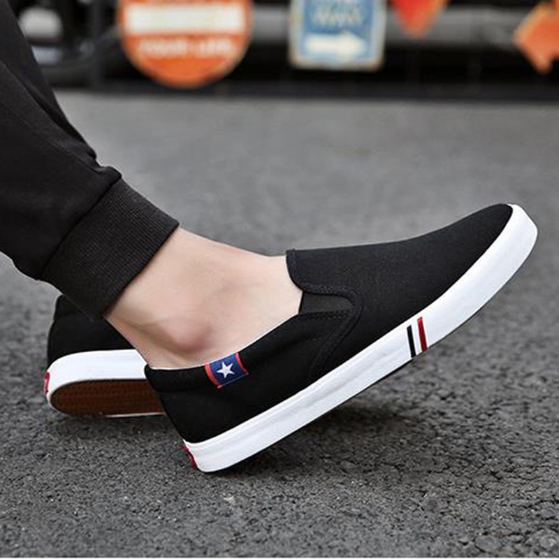 รองเท้าผ้าใบลำลองชาย พื้นเรียบ น้ำหนักเบา ใส่สบาย ไซส์ 39-44