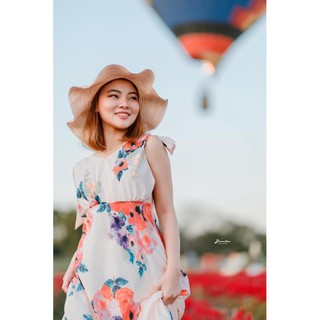 เดรสยาวลายดอก โชว์หลังสวยมาก