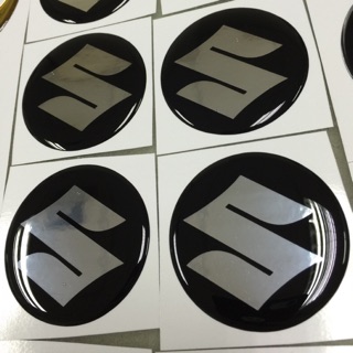 สติ๊กเกอร์เรซิ่นนูน ติดดุมล้อ ทรงกลม logo suzuki ชุด2ชิ้น