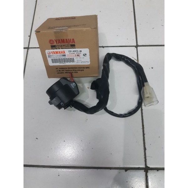 Original Yamaha Vixion NVA ที่จับสวิตช์ซ้าย 2TP-H3972-00