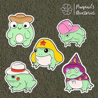 ʕ •ᴥ•ʔ ✿ พร้อมส่ง : เข็มกลัดเซ็ทกบเขียวห้าตัวสวมหมวก | Five Green Frog Wear A Hat Enamel Brooch Pin Set.