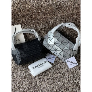 💕BaoBao Issey Miyake Small Boston Bag กระเป๋าบอสตันที่มีดีไซน์สปอร์ต