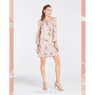 Lailah Blatt Daisy Cold Shoulder Dress ชุดเดรส ทรงเว้าไหล่ ลายดอกไม้ สีชมพู