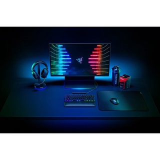 Razer Strider - Large Model : AI-STRIDER-LARGE Vendor Code : RZ02-03810200-R3M1 แผ่นรองเมาส์