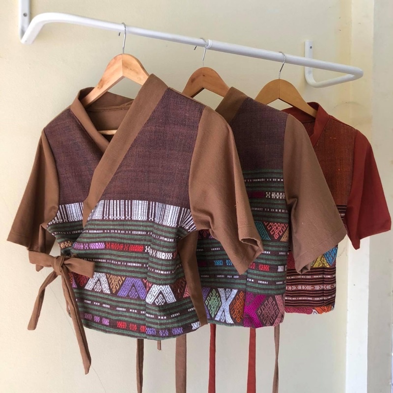 เสื้อพื้นเมืองทรงฮันบก จาก Patcha brand