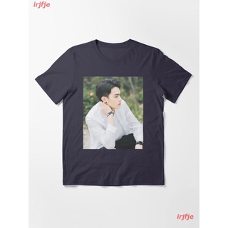 Tee 2022 Xu Kai - V1 Essential T-Shirt ผู้หญิง ดพิมพ์ลาย ดผ้าเด้ง คอกลม cotton แฟชั่น sale Unisex