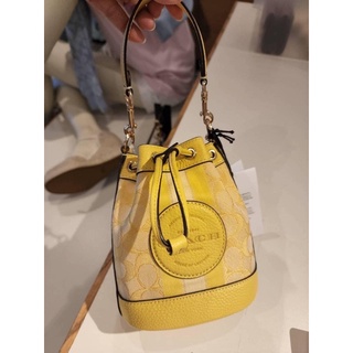 พร้อมส่ง แท้ 🇺🇸💯% New Coach MINI DEMPSEY BUCKET BAG IN SIGNATURE JACQUARD WITH STRIPE AND COACH PATCH C8322 RETRO YELLOW