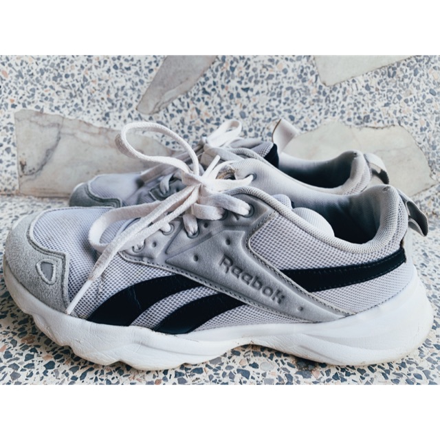 รองเท้าผ้าใบ  Reebok