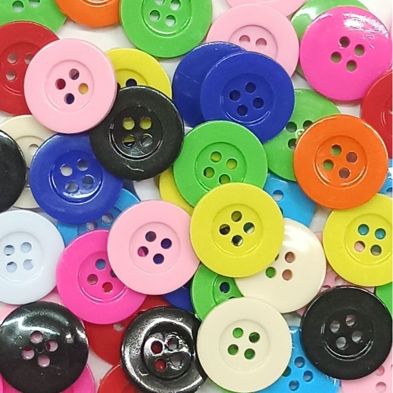 กระดุมพลาสติกคละสี คุณภาพดี ขนาด 20 และ 25มิล(แพ็คละ 50 ชิ้น)