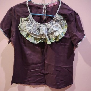 เสื้อคอตตอน สีม่วงเม็ดมะปราง เสื้อมือสอง กระดุมหลัง กุ้นแขนและคอ