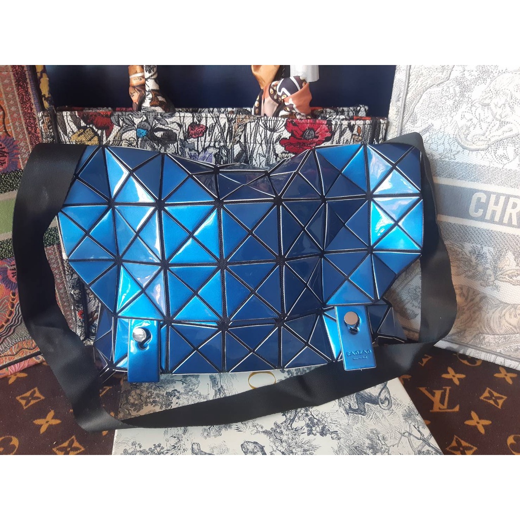 กระเป๋าทรงถือissey miyake Bao Bao สีน้ำเงินฟ้ามือสอง
