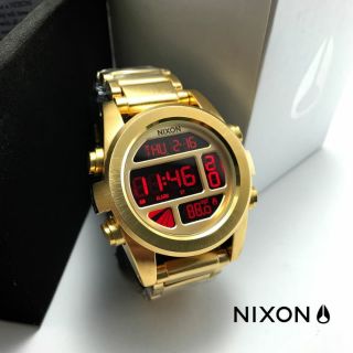 Nixon watch
งานมิลเล่อร์ พร้อมกล่อง บอกอุณหภูมิ