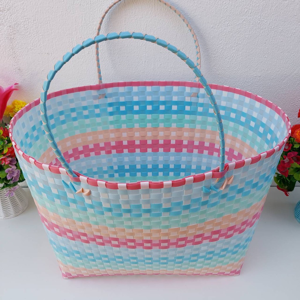กระเป๋าสานเส้นพลาสติกสวยๆ ซุปเปอร์จัมโบ้ กว้าง25.5ยาว46สูง37CM ขอบปากกระเป๋า