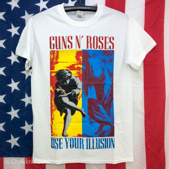 GUNS N’ ROSES  USE YOUR ILLUSION By Gildan T-Shirt  Made in Bangladesh  ปี 2017