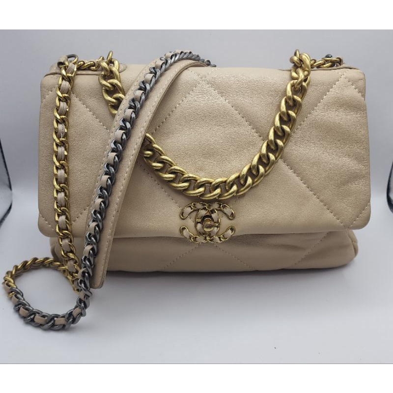 กระเป๋าทรง ชาแนล อะไหล่ทอง หนังแท้ 💯 % Chanel 19 Flap Bag งานสะสม มือสอง