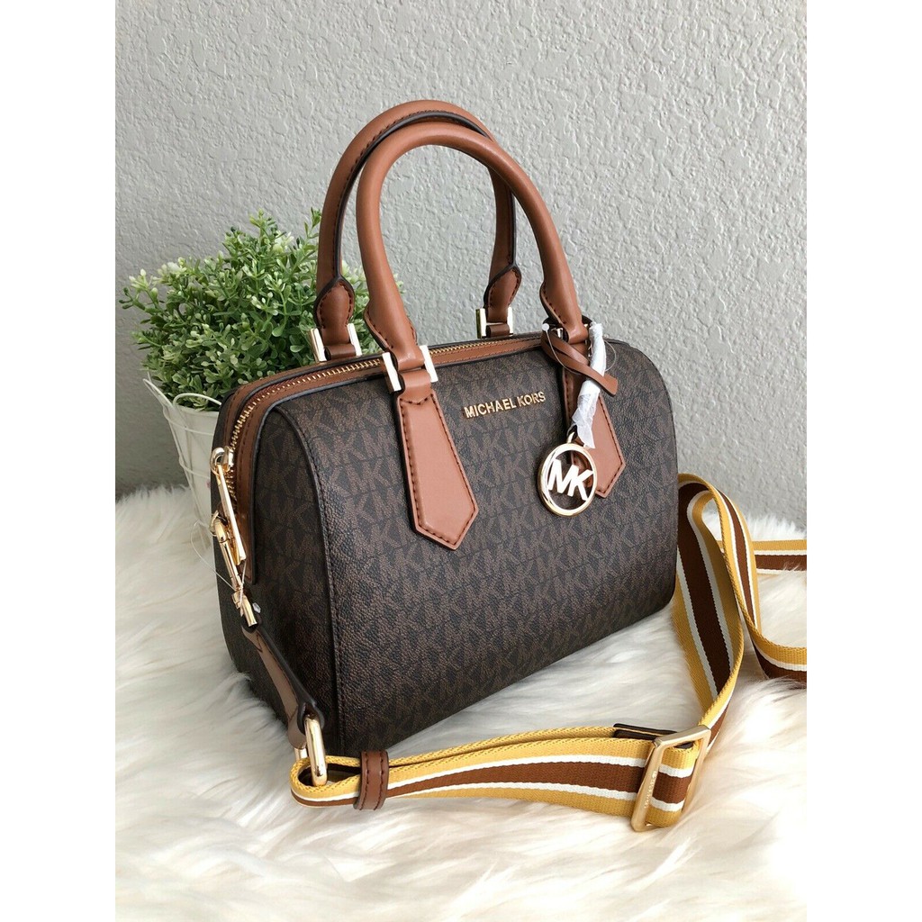 กระเป๋าถือ [พร้อมส่ง] ทรงหมอน Michael Kors Hayes Small MK Signature 🇺🇸 แท้ 💯% 👜