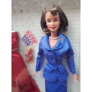 **กล่องชำรุด** BARBIE PRESIDENT 2000 BRUNETTE VERSION WHITE HOUSE PROJECT TRU EXCLUSIVE Mattel 27305 #5#