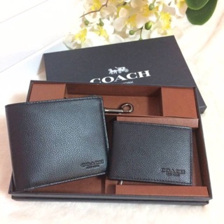 Coach กระเป๋าสตางค์ สีเำ มาเป็น Set เหมาะแก่การให้ของขวัญค่ะ คุ้มสุดๆ ซื้อ 1 ได้ถึง 2 มาพร้อมพวงกุญแจ ห้อยกระเป๋าค่ะ