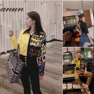 เสื้อเชิ้ตตัวยาวแบบใหม่มาละจ้าา ดีเทลแต่งปกติดเพชรเริ่ดหรู เนื้อผ้าพิมพ์ลายสลับคู่สีพื้น เท่ห์ๆ