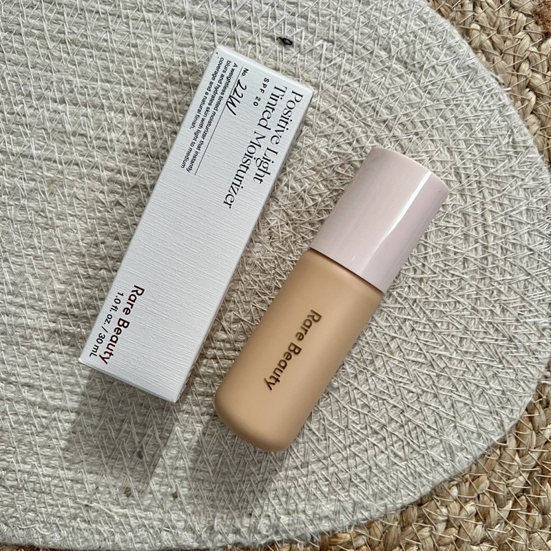 Rare beauty Positive light tinted moisturizer spf20 สี22w