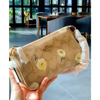 New arrival! 💋ไอเทมห้ามพลาดจร้าา COACH NOLITA SIGNATURE WITH DAISY PRINT