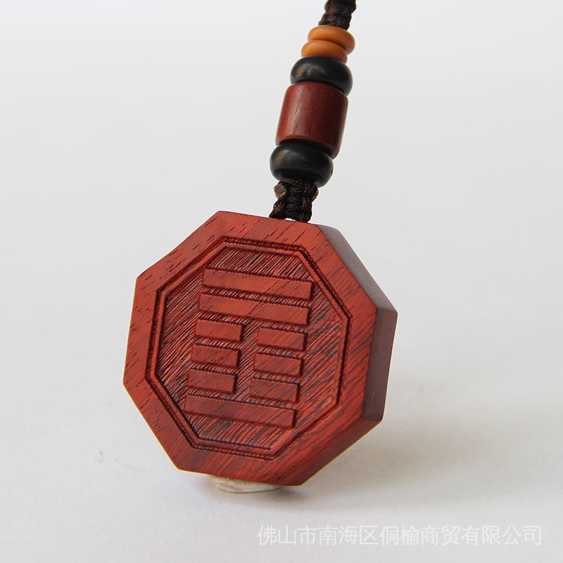 ห้าองค์ประกอบบรรจุไม้ใบเล็กไม้จันทน์สีแดงลม Thunder Yi Gua Thunder ลม Hengxun เป็นลม Gua จี้สร้อยคอ 