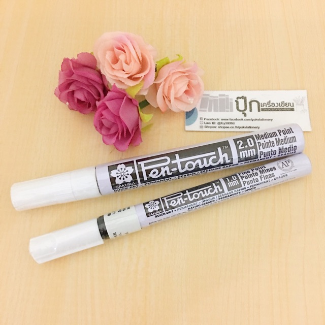 ปากกาเพ้นท์ Sakura รุ่น Pen-touch™ สีขาว