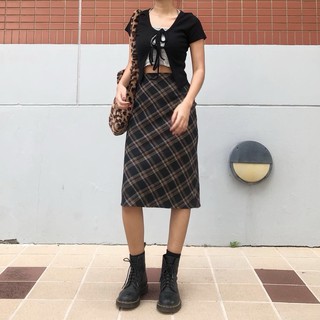 “ นาที “ long scott skirt (black).