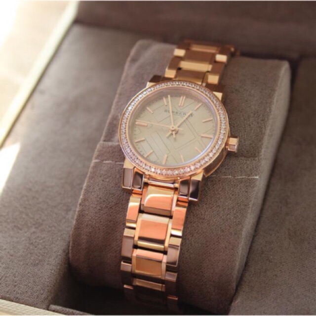 BU9225. 26mm.BURBERRY Rose Dial Diamond-set Bezel Rose Gold-tone Ladies Watch เพชร 54 เม็ด มีสีเงินด